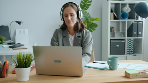 Stop Doing Everything Yourself: How a Virtual Assistant Can Free Up Your Time